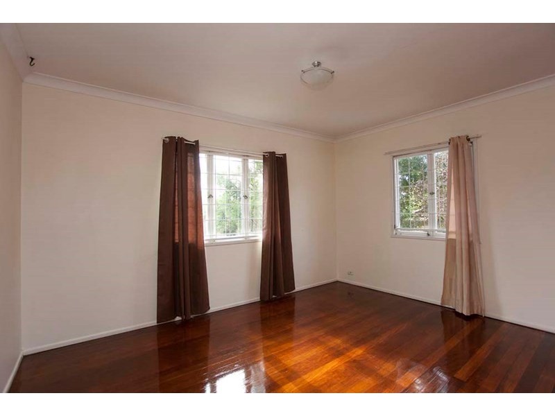 102 Marshall Road, Holland Park West QLD 4121