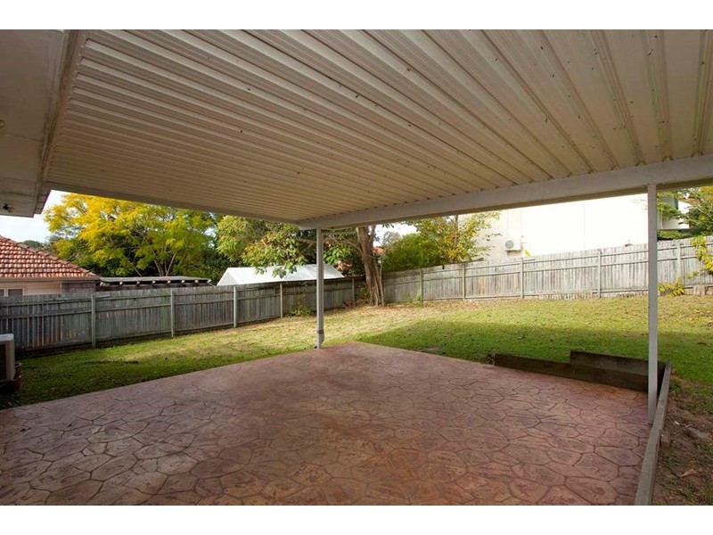 102 Marshall Road, Holland Park West QLD 4121