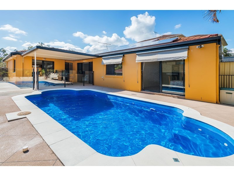 1 Ardennes Close, Mansfield QLD 4122