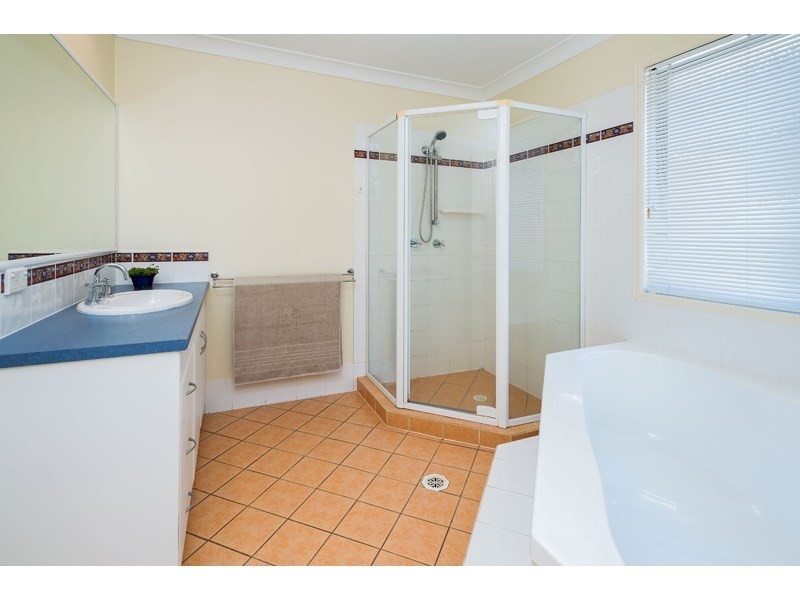 1 Ardennes Close, Mansfield QLD 4122