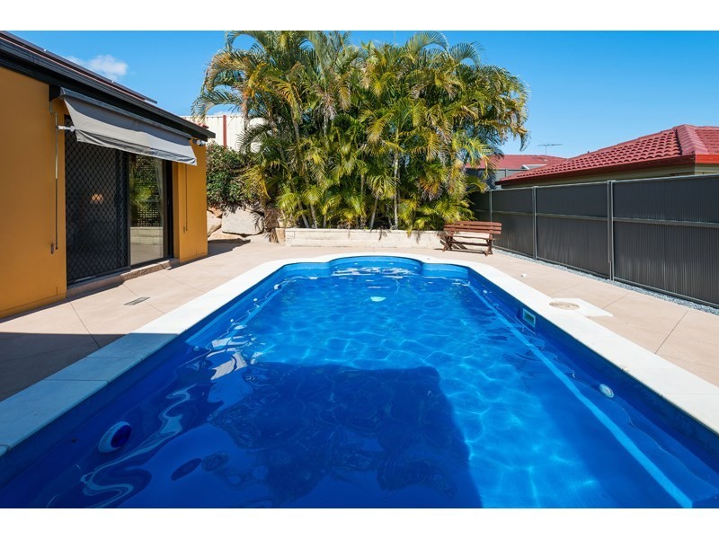 1 Ardennes Close, Mansfield QLD 4122