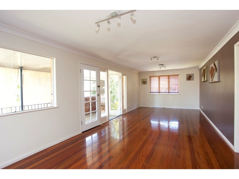 16 Curfew Street, Upper Mount Gravatt QLD 4122