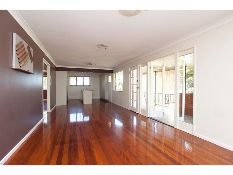 16 Curfew Street, Upper Mount Gravatt QLD 4122