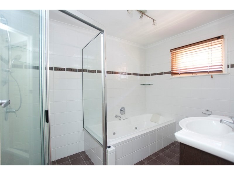 16 Curfew Street, Upper Mount Gravatt QLD 4122