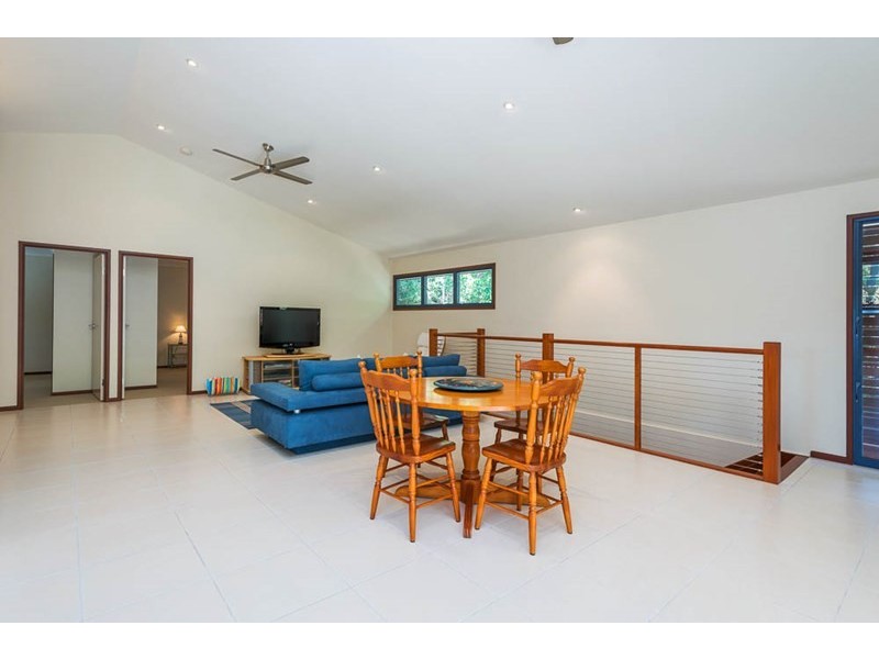 24 James Street, Coochiemudlo Island QLD 4184