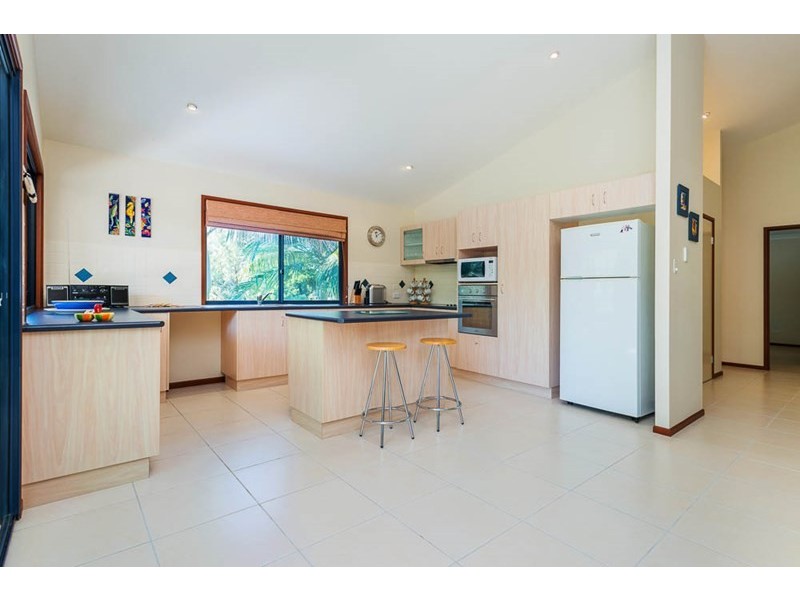 24 James Street, Coochiemudlo Island QLD 4184