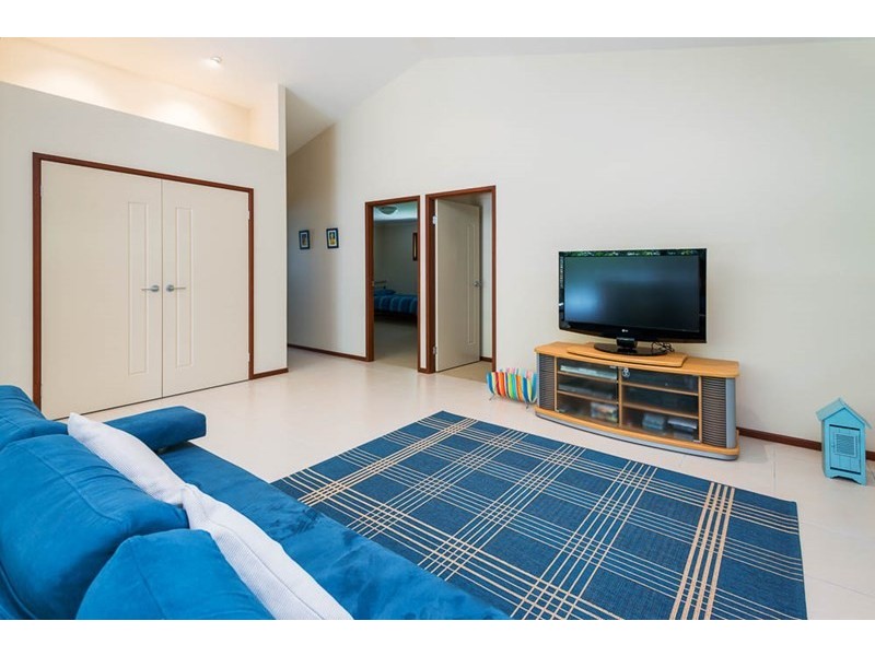 24 James Street, Coochiemudlo Island QLD 4184