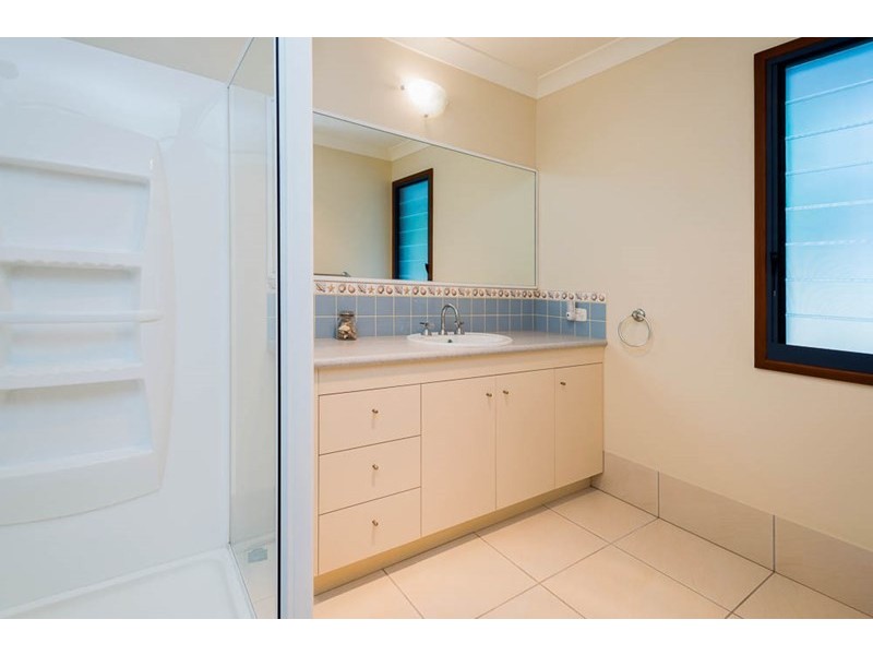 24 James Street, Coochiemudlo Island QLD 4184