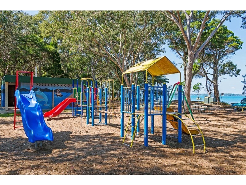 24 James Street, Coochiemudlo Island QLD 4184