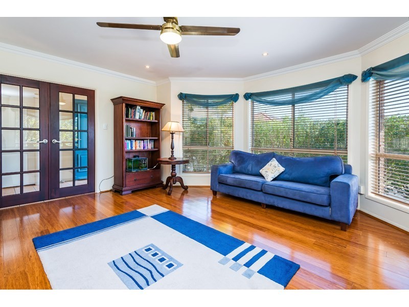 1 Picardie Close, Mansfield QLD 4122