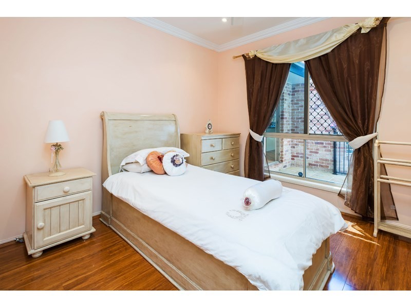 1 Picardie Close, Mansfield QLD 4122