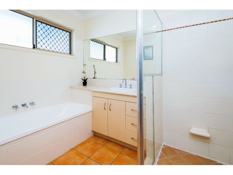 1 Picardie Close, Mansfield QLD 4122