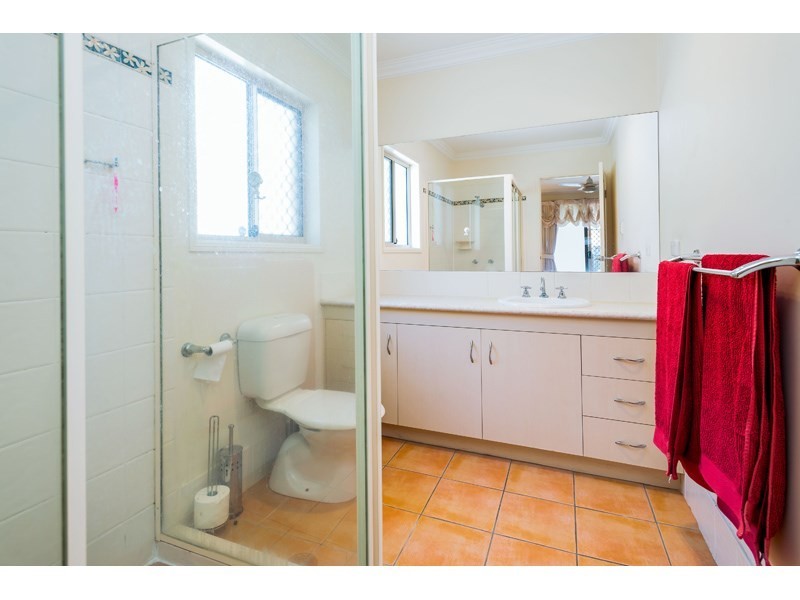 1 Picardie Close, Mansfield QLD 4122