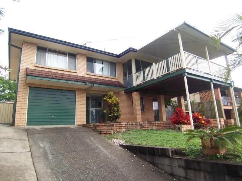 74 Mingera Street, Mansfield QLD 4122