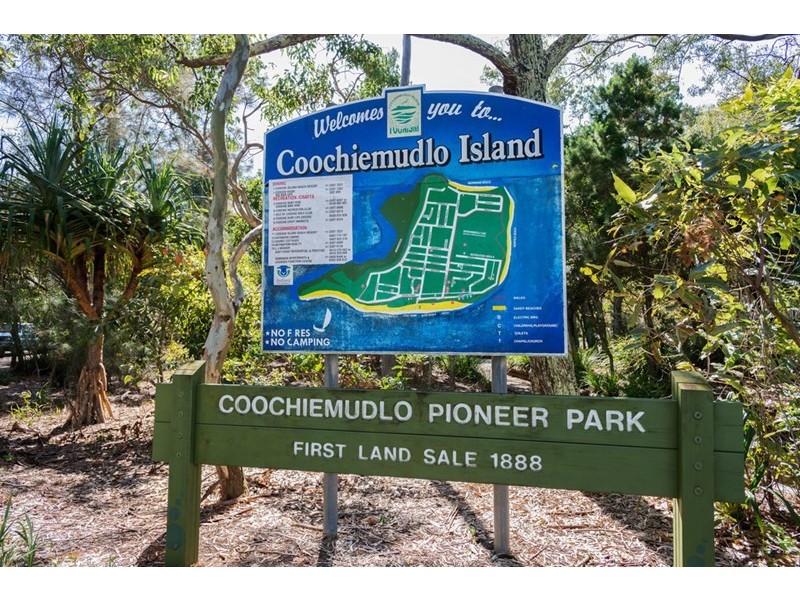 10 Shirley Street, Coochiemudlo Island QLD 4184