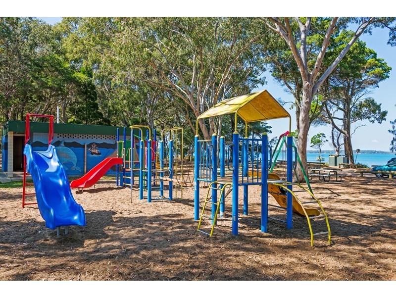 10 Shirley Street, Coochiemudlo Island QLD 4184