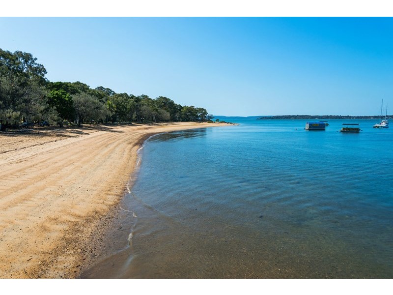 10 Shirley Street, Coochiemudlo Island QLD 4184