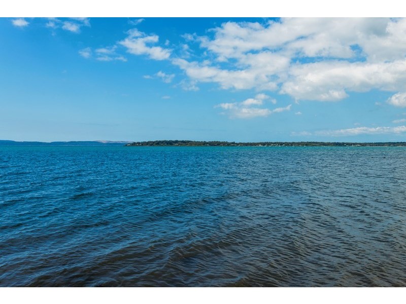 10 Shirley Street, Coochiemudlo Island QLD 4184