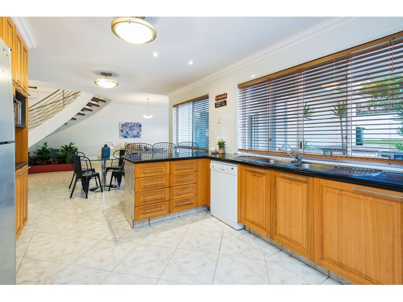 38 Woodland Street, Carindale QLD 4152