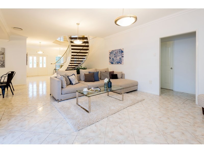 38 Woodland Street, Carindale QLD 4152