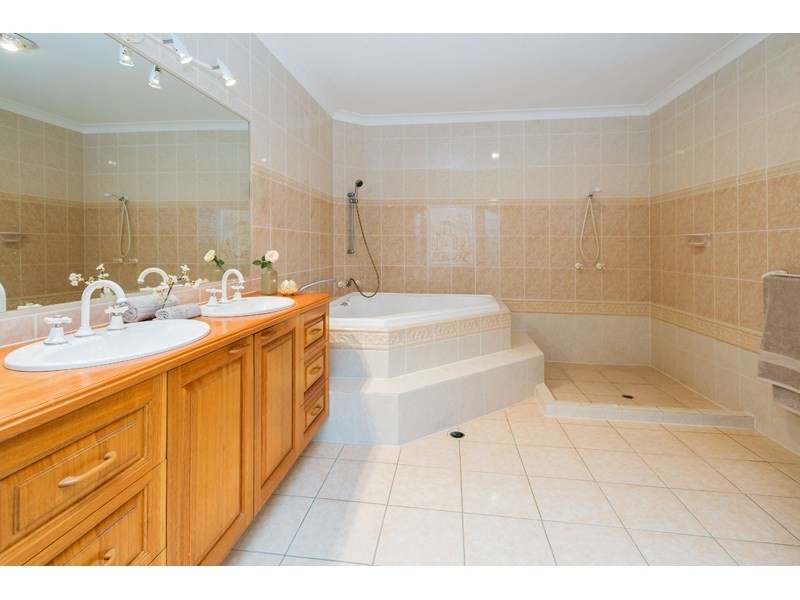 38 Woodland Street, Carindale QLD 4152