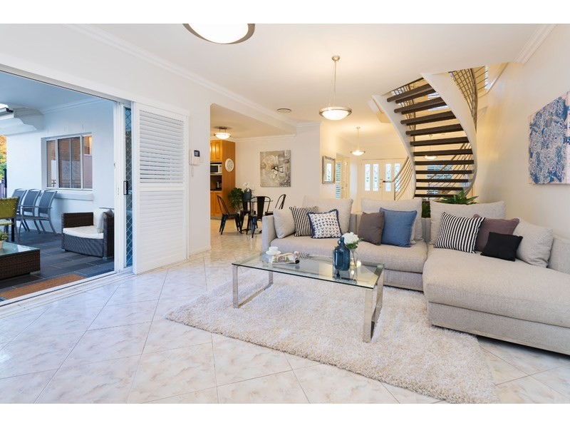 38 Woodland Street, Carindale QLD 4152