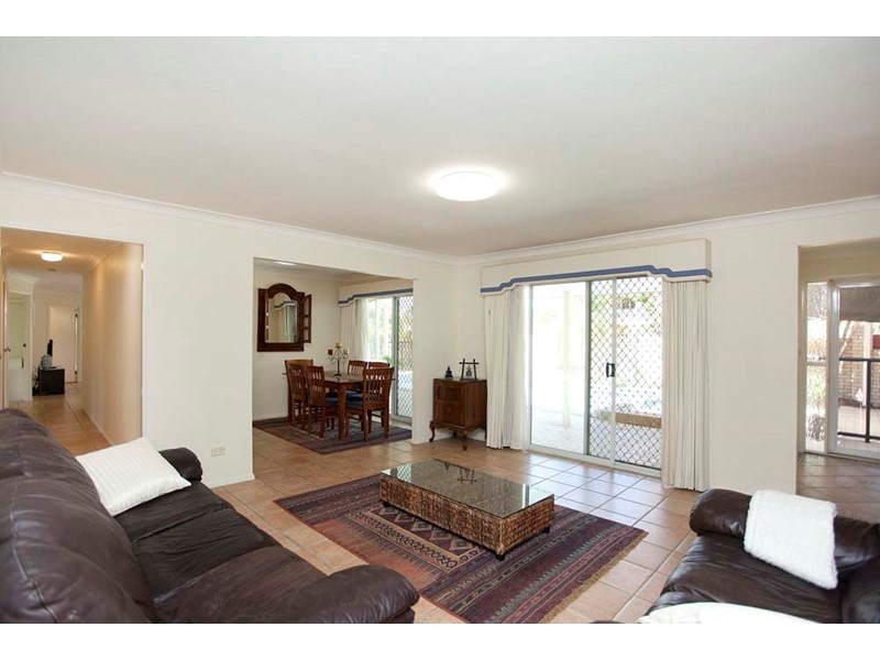18 Pindari Crescent, Wishart QLD 4122
