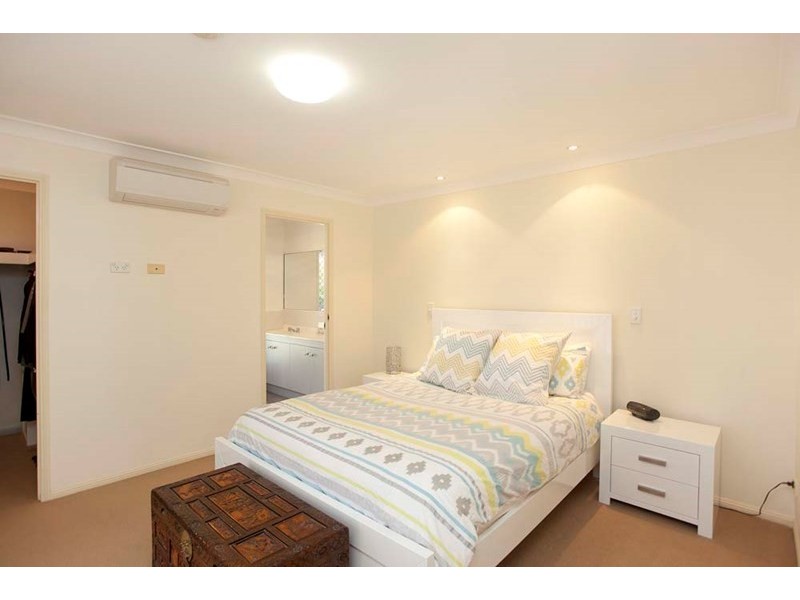 18 Pindari Crescent, Wishart QLD 4122