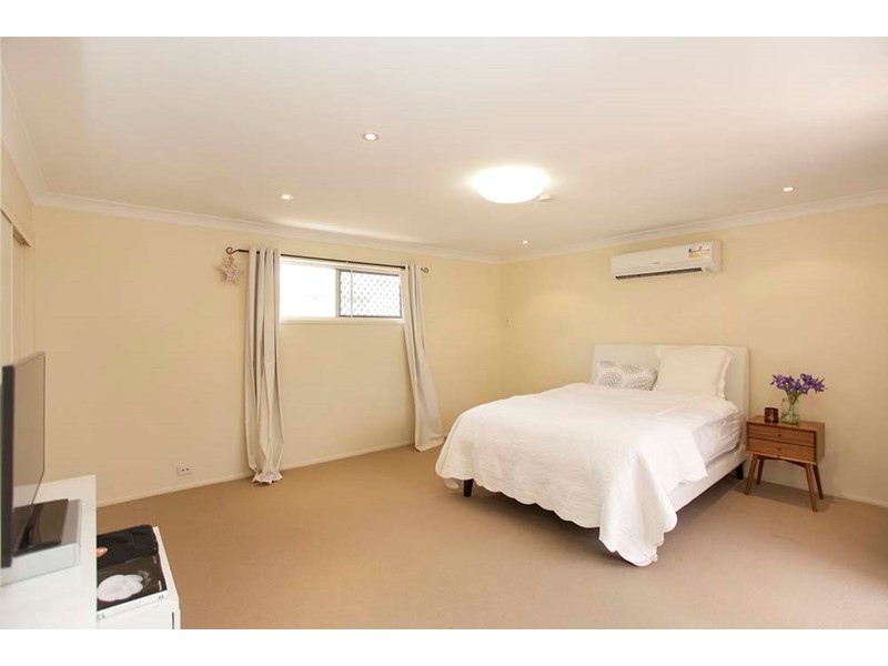18 Pindari Crescent, Wishart QLD 4122