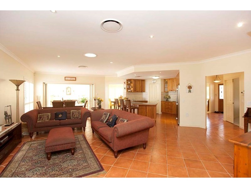 10 Sovereign Close, Wishart QLD 4122