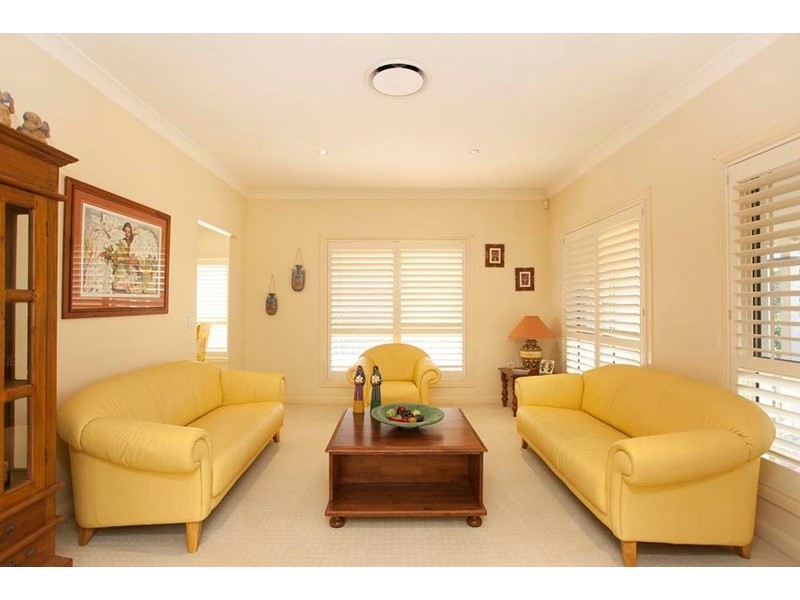 10 Sovereign Close, Wishart QLD 4122