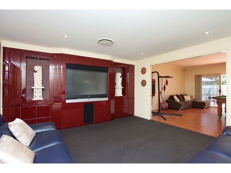 10 Sovereign Close, Wishart QLD 4122