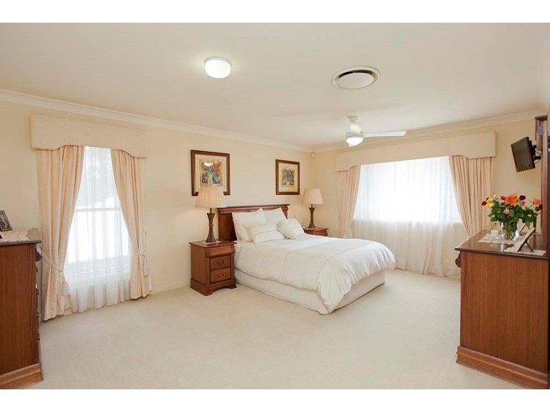 10 Sovereign Close, Wishart QLD 4122