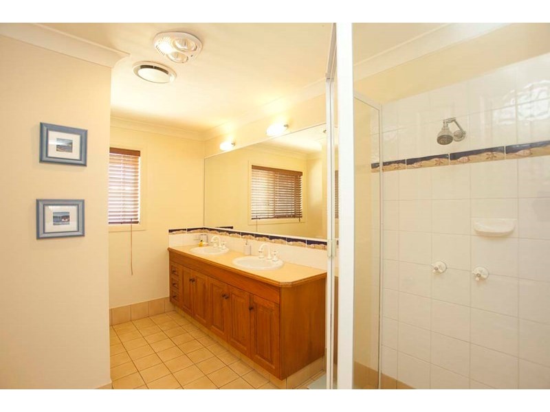 10 Sovereign Close, Wishart QLD 4122