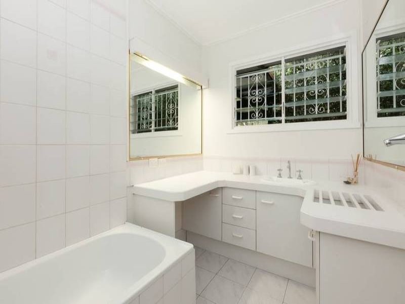 14 Biplex Street, Mansfield QLD 4122