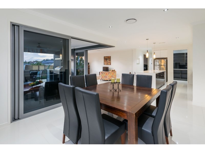 122 Ridgeview Street, Carindale QLD 4152