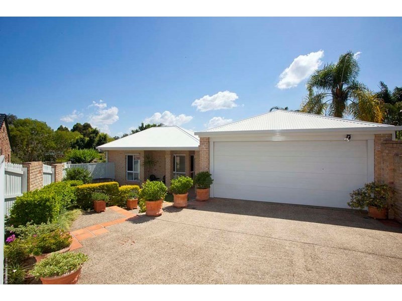 8 Oxford Close, Carindale QLD 4152
