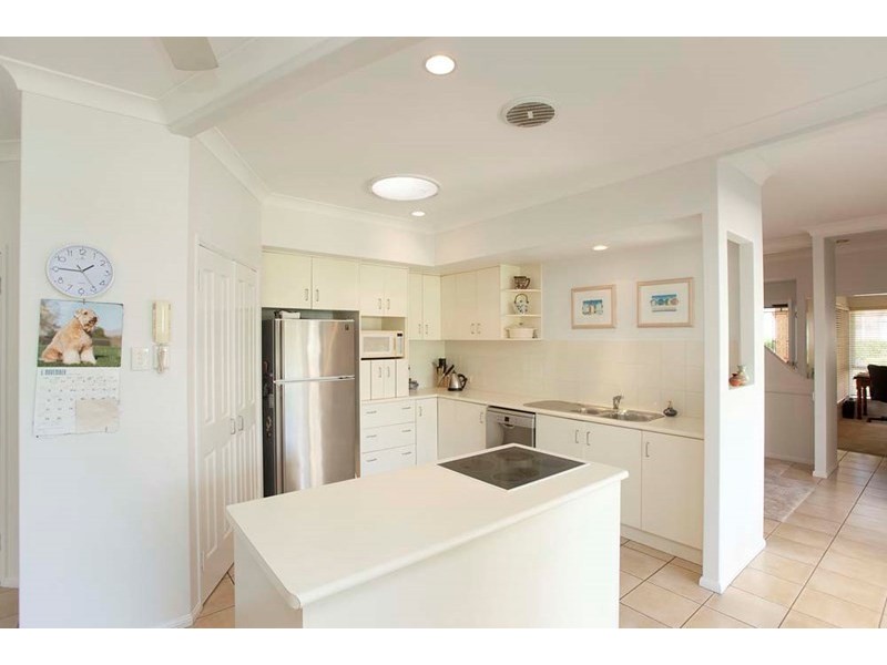 8 Oxford Close, Carindale QLD 4152