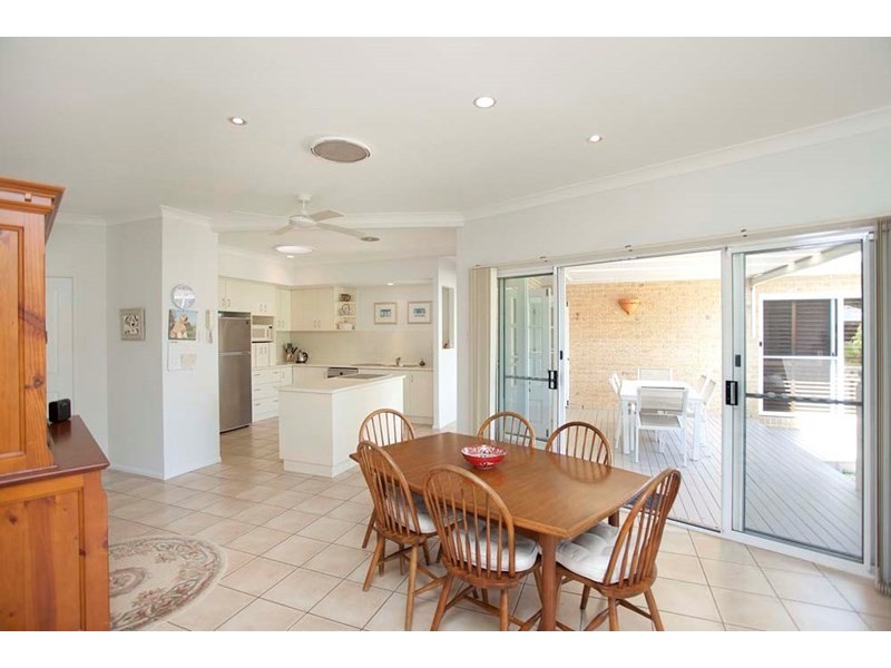 8 Oxford Close, Carindale QLD 4152