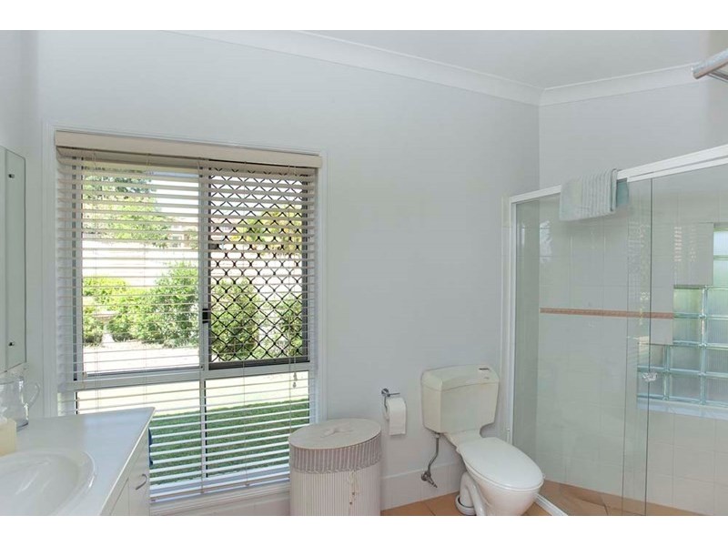 8 Oxford Close, Carindale QLD 4152