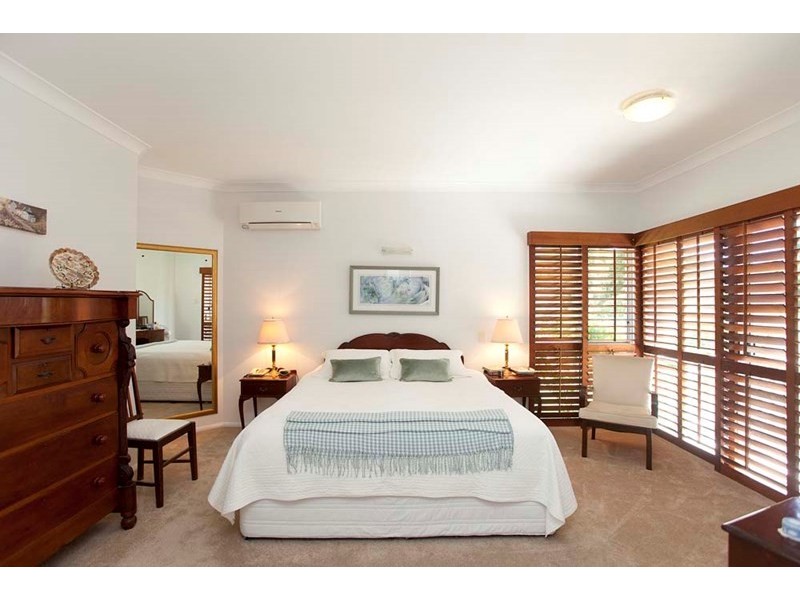 8 Oxford Close, Carindale QLD 4152