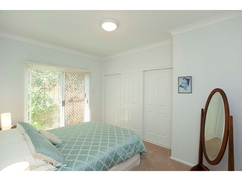 8 Oxford Close, Carindale QLD 4152