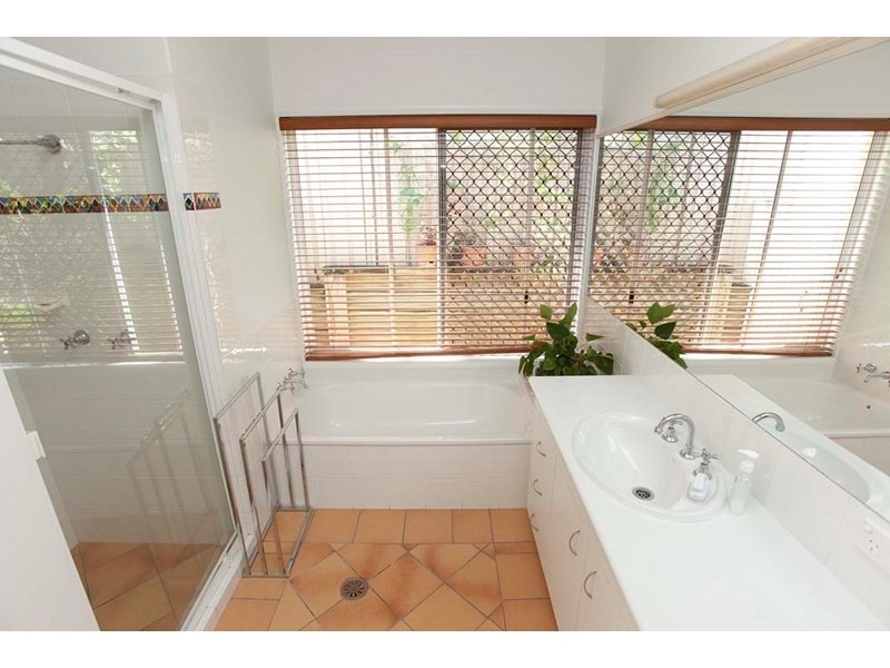 8 Oxford Close, Carindale QLD 4152