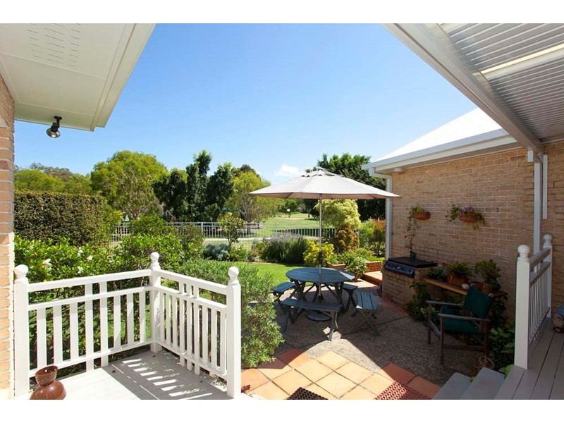 8 Oxford Close, Carindale QLD 4152