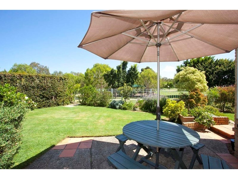 8 Oxford Close, Carindale QLD 4152