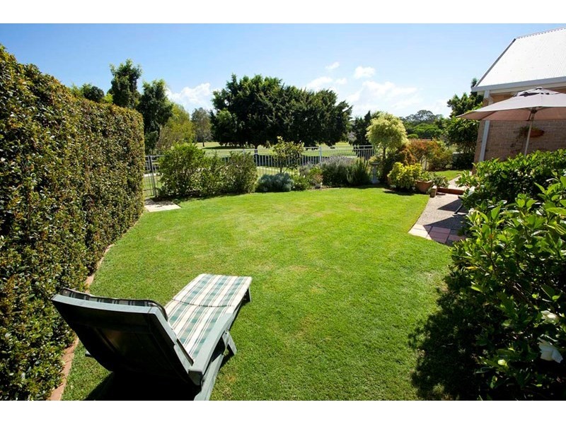 8 Oxford Close, Carindale QLD 4152