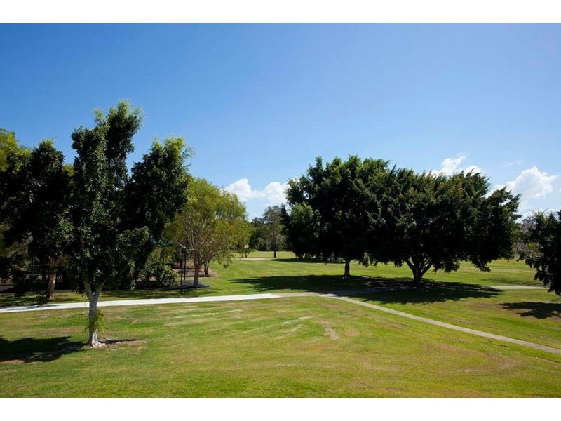 8 Oxford Close, Carindale QLD 4152