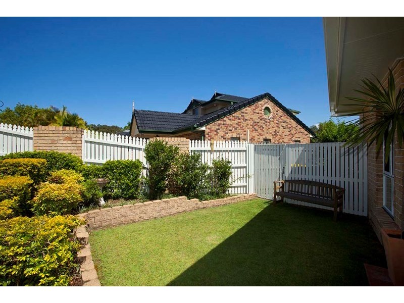 8 Oxford Close, Carindale QLD 4152