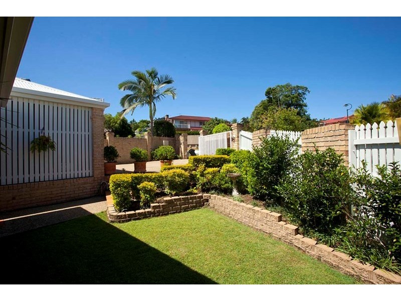 8 Oxford Close, Carindale QLD 4152