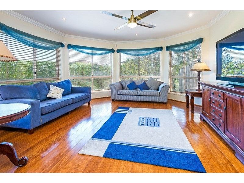 1 Picardi Close, Mansfield QLD 4122